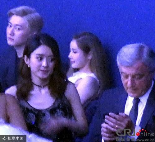 与baby黄轩等明星参加活动,黄轩与Baby共赴璀璨盛典